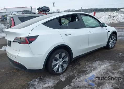 2023 Tesla Model Y Awd/Long Range Dual Motor All-Wheel Drive z USA, uszkodzony, nr VIN 7SAYGAEE7PF610842